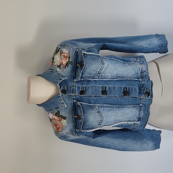 Joe's Jeans Jackets & Blazers - Joe's Jeans cropped denim jacket-M